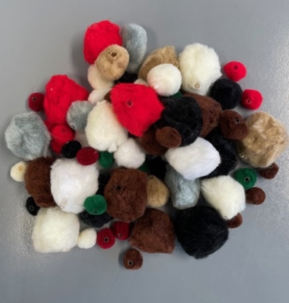 OUTLET Rijg pompons/pompoms kralen, diverse maten, 65 st, kerst assortiment kopen?